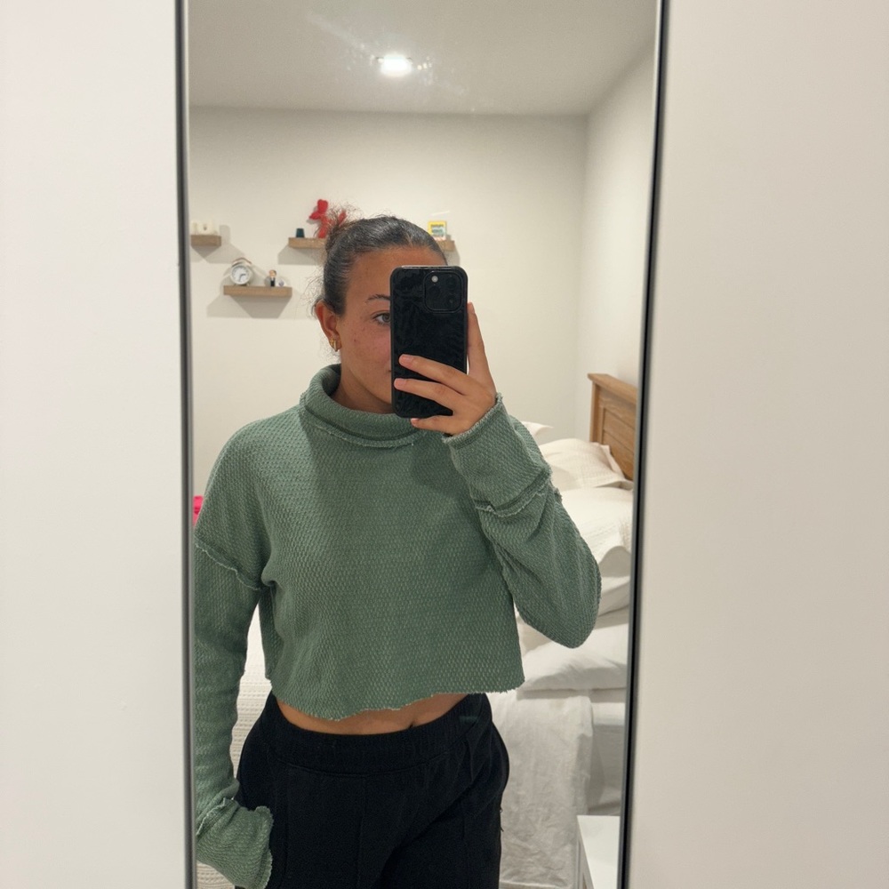 Urban Outfitters cropped sweater turtleneck